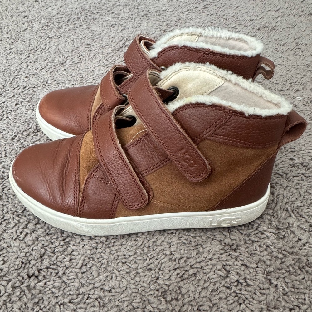UGG boot boys size 2